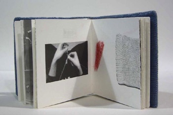 Vivien Chia Wen Lee (UK)
Border
Artist's Book
170mm x 165mm x 25mm